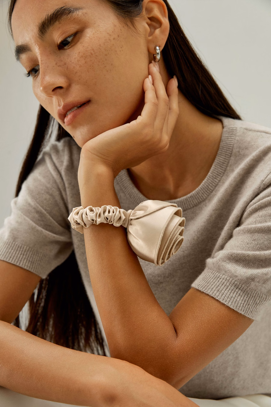 Champagner Rosette Seiden-Scrunchie