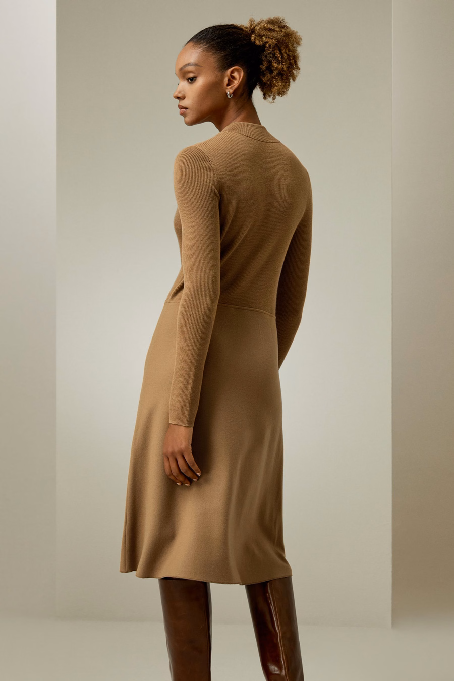 Schmal geschnittenes Wollkleid
