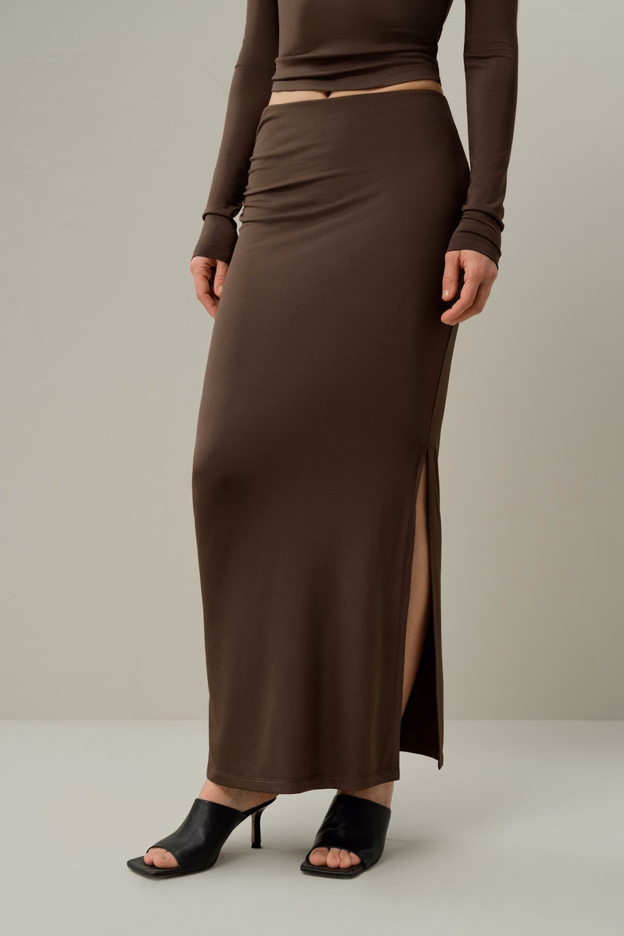 Seidenbreeze-Jersey-Slim-Fit-Maxikleid
