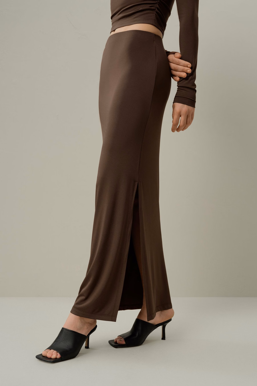 Seidenbreeze-Jersey-Slim-Fit-Maxikleid