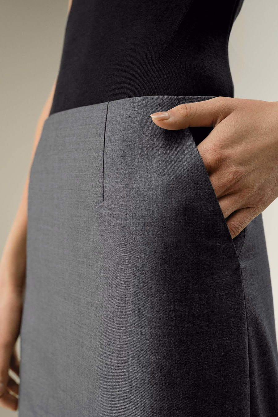 Silk-Wool Blend Short Pencil Skirt