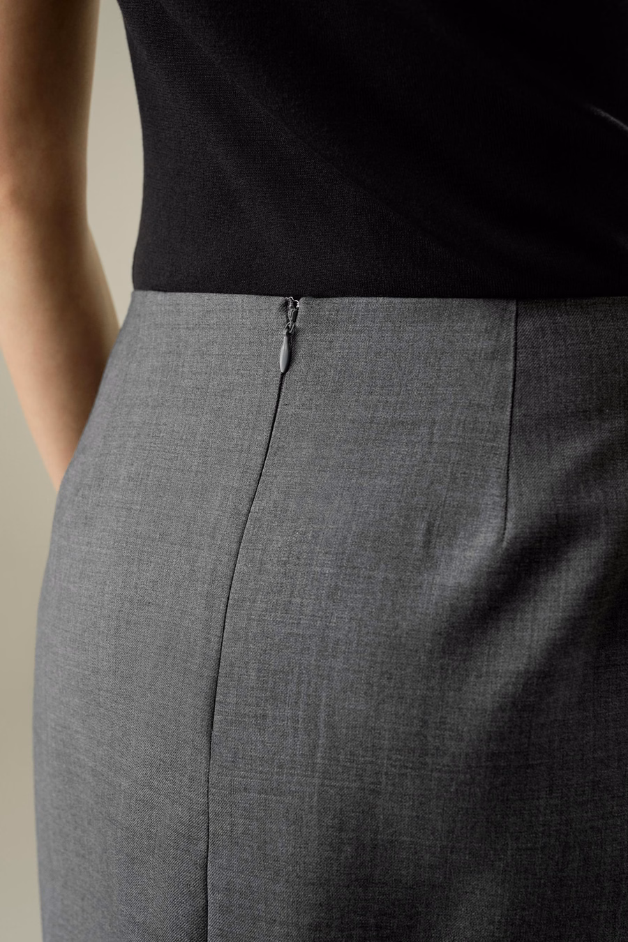Silk-Wool Blend Short Pencil Skirt