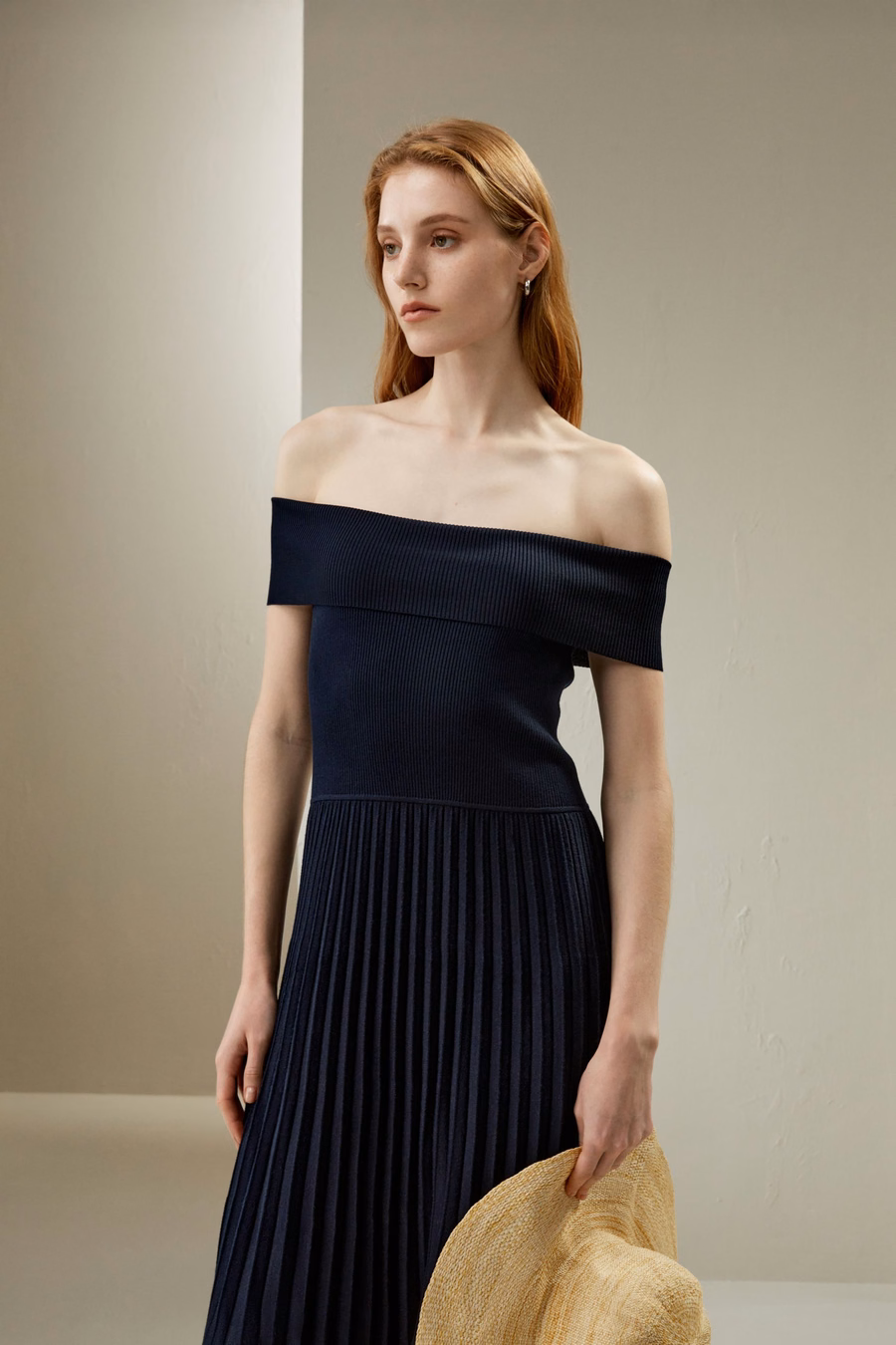 Schulterfreies Hybrid-Faltenkleid