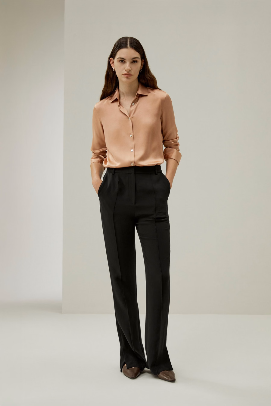 Minimalistischer Placket-Seidenbluse mit Muscheltasten