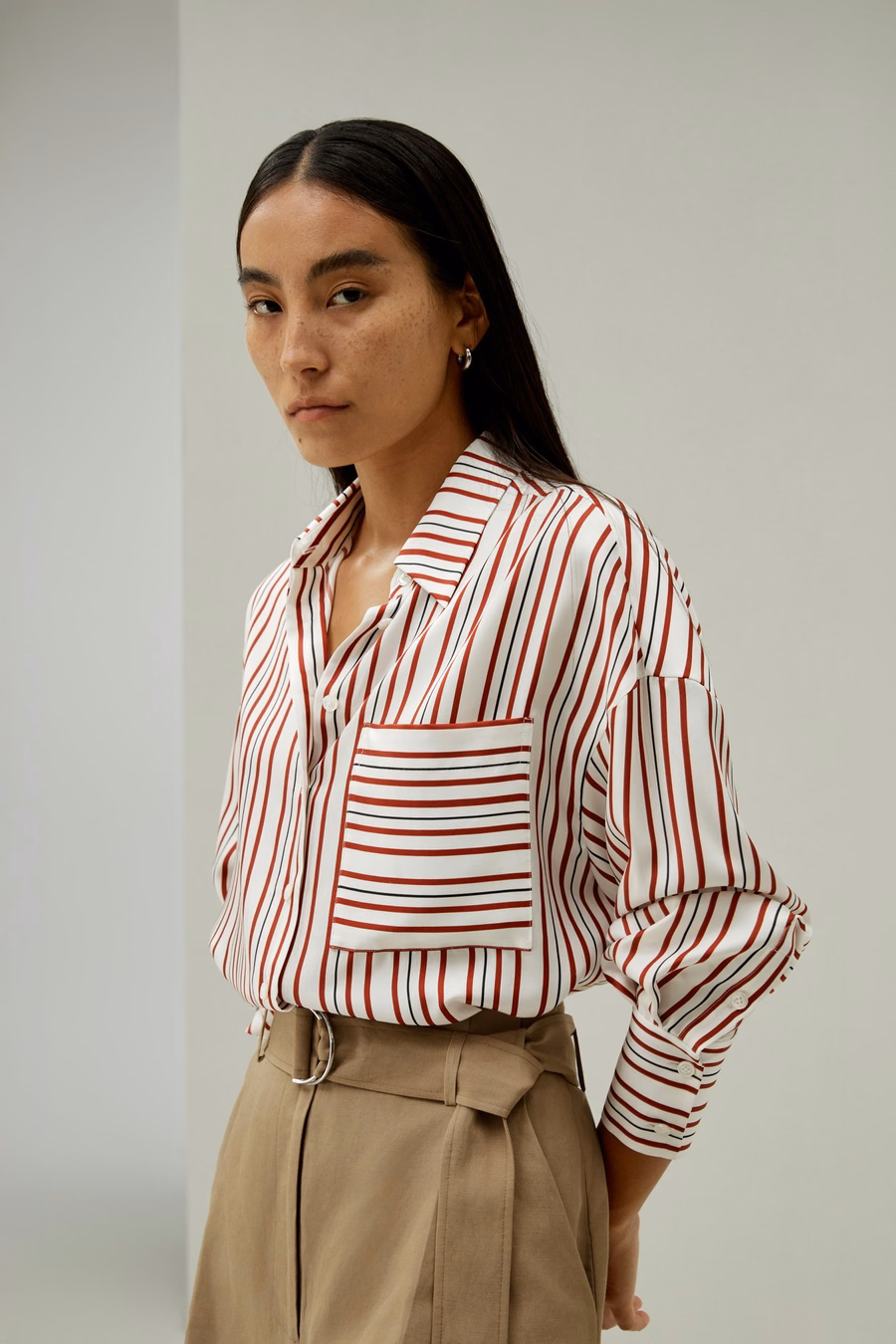 Oversized gestreiftes Seiden-Twill-Hemd