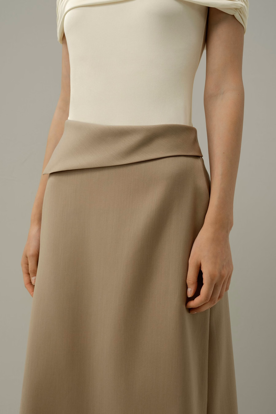 Asymmetrischer Taille Seiden-Woll Midi-Rock