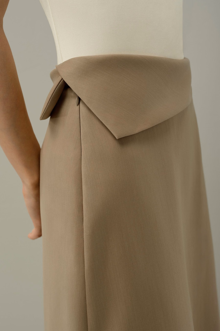 Asymmetrischer Taille Seiden-Woll Midi-Rock