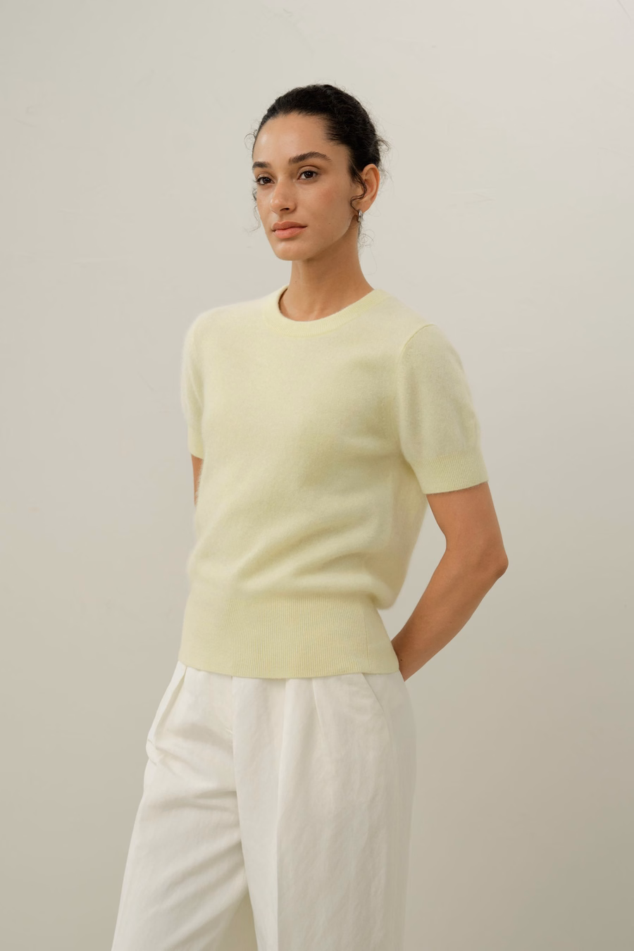 Gebürsteter Kaschmir-Pullover mit kurzen Ärmeln