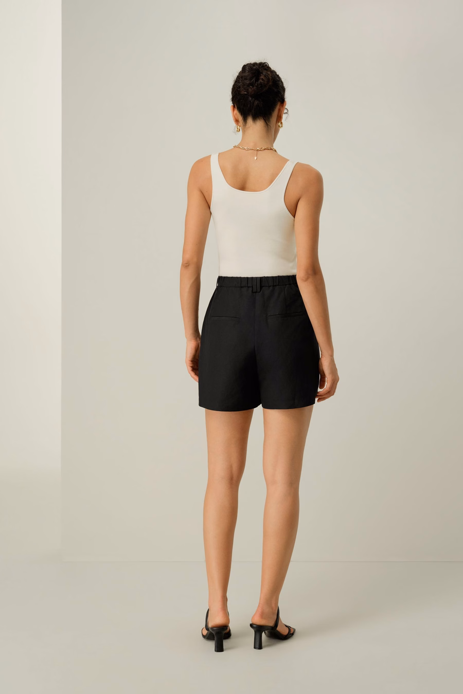 Hochgeschnittene Seiden-Leinen-Shorts