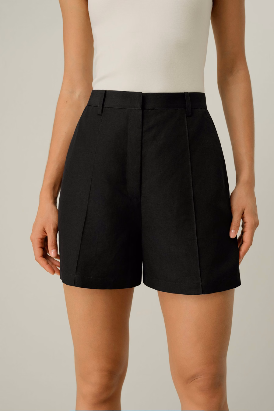 Hochgeschnittene Seiden-Leinen-Shorts