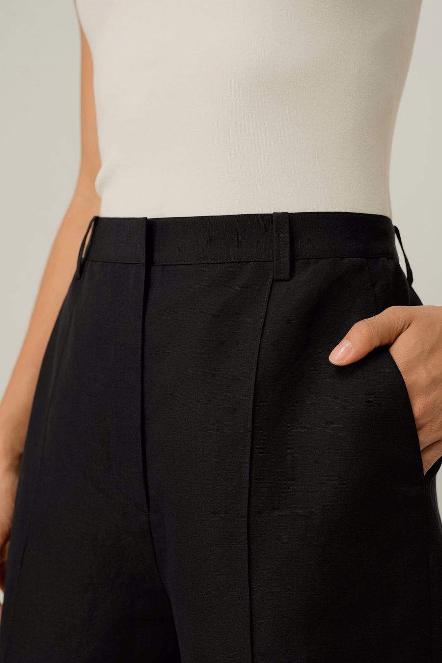 Hochgeschnittene Seiden-Leinen-Shorts