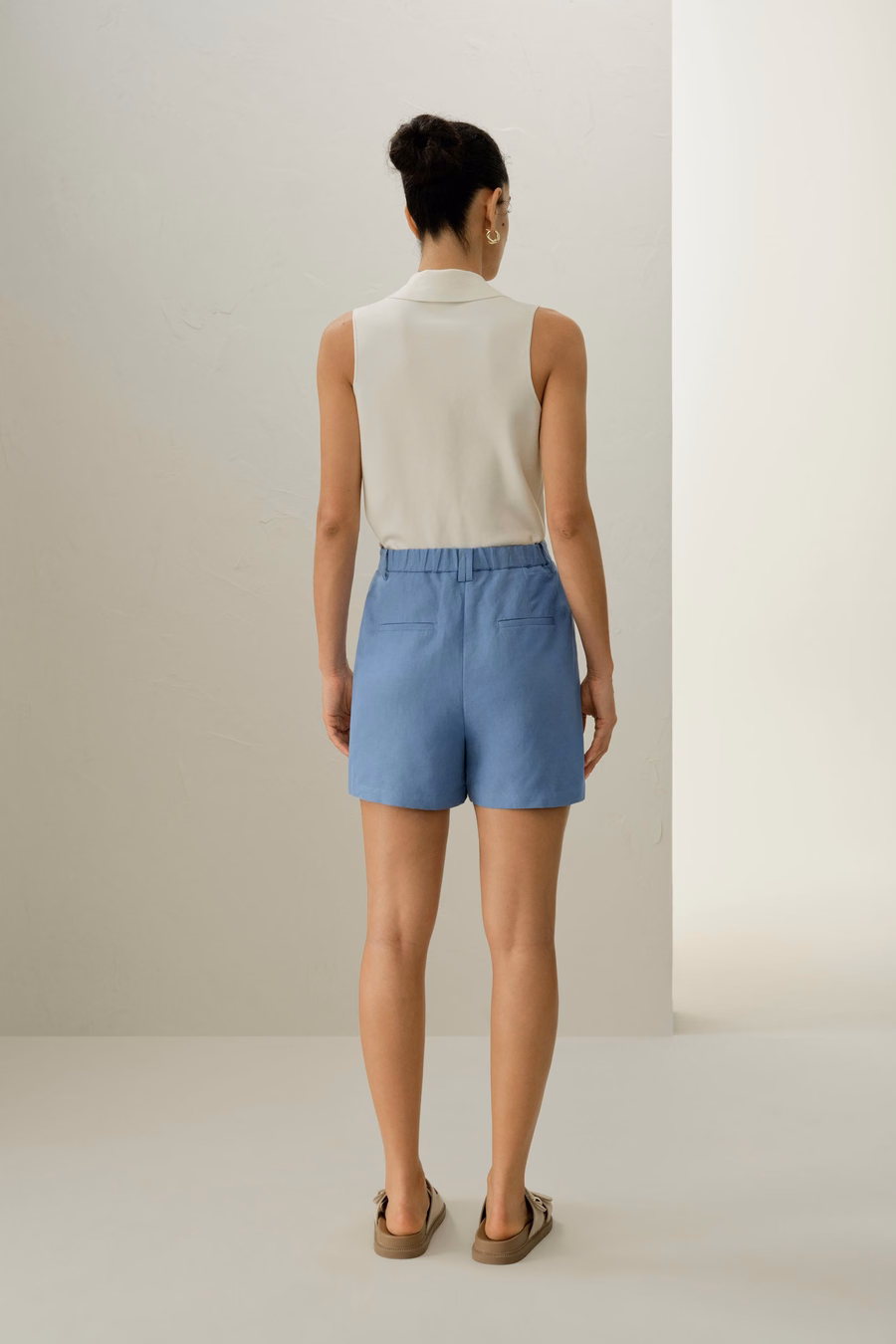 Hochgeschnittene Seiden-Leinen-Shorts