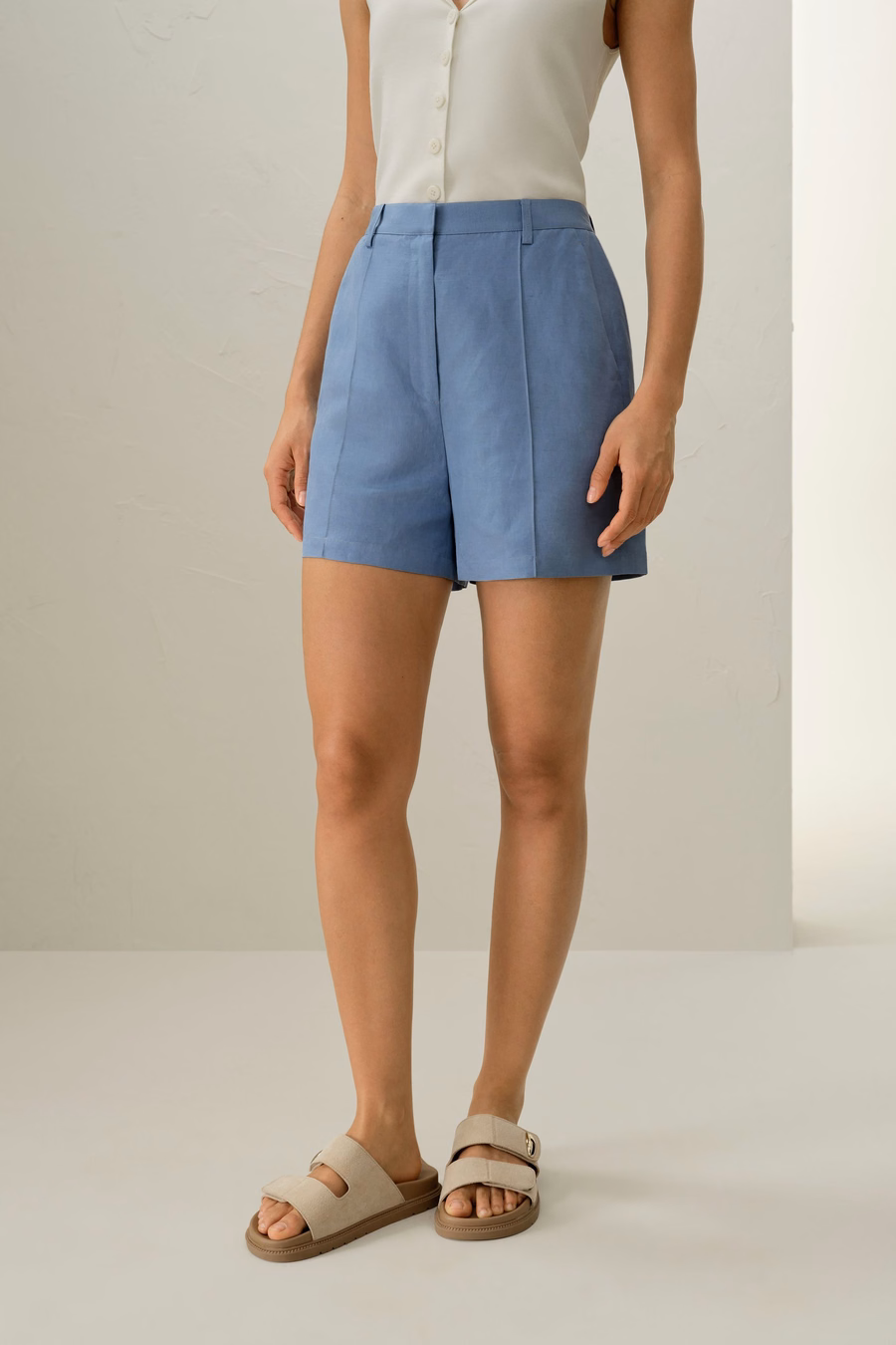 Hochgeschnittene Seiden-Leinen-Shorts