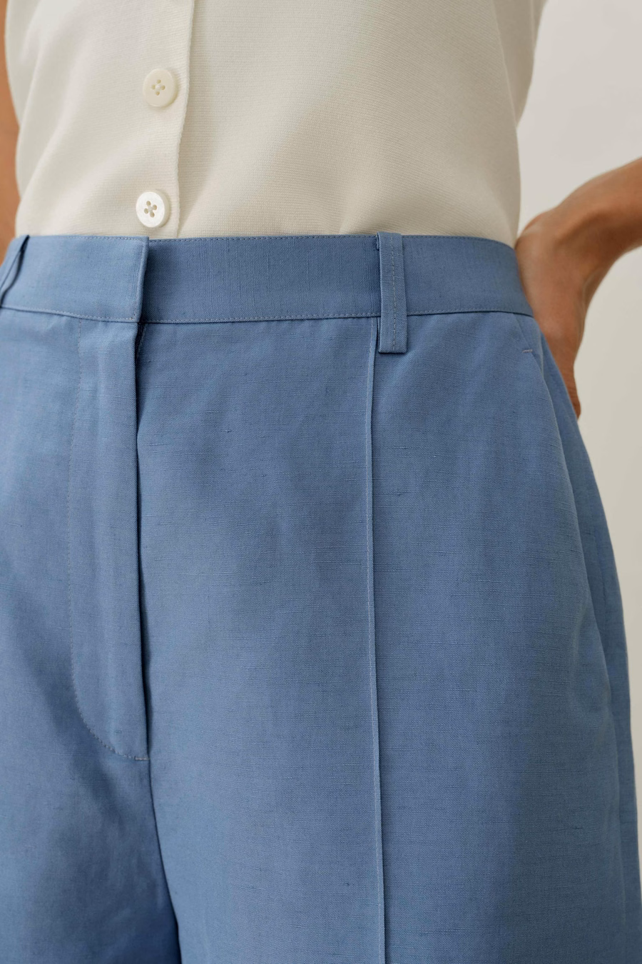 Hochgeschnittene Seiden-Leinen-Shorts