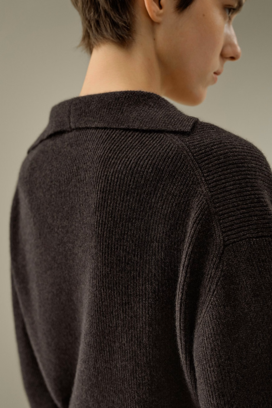 Gestrickter Kaschmir-Polo-Pullover