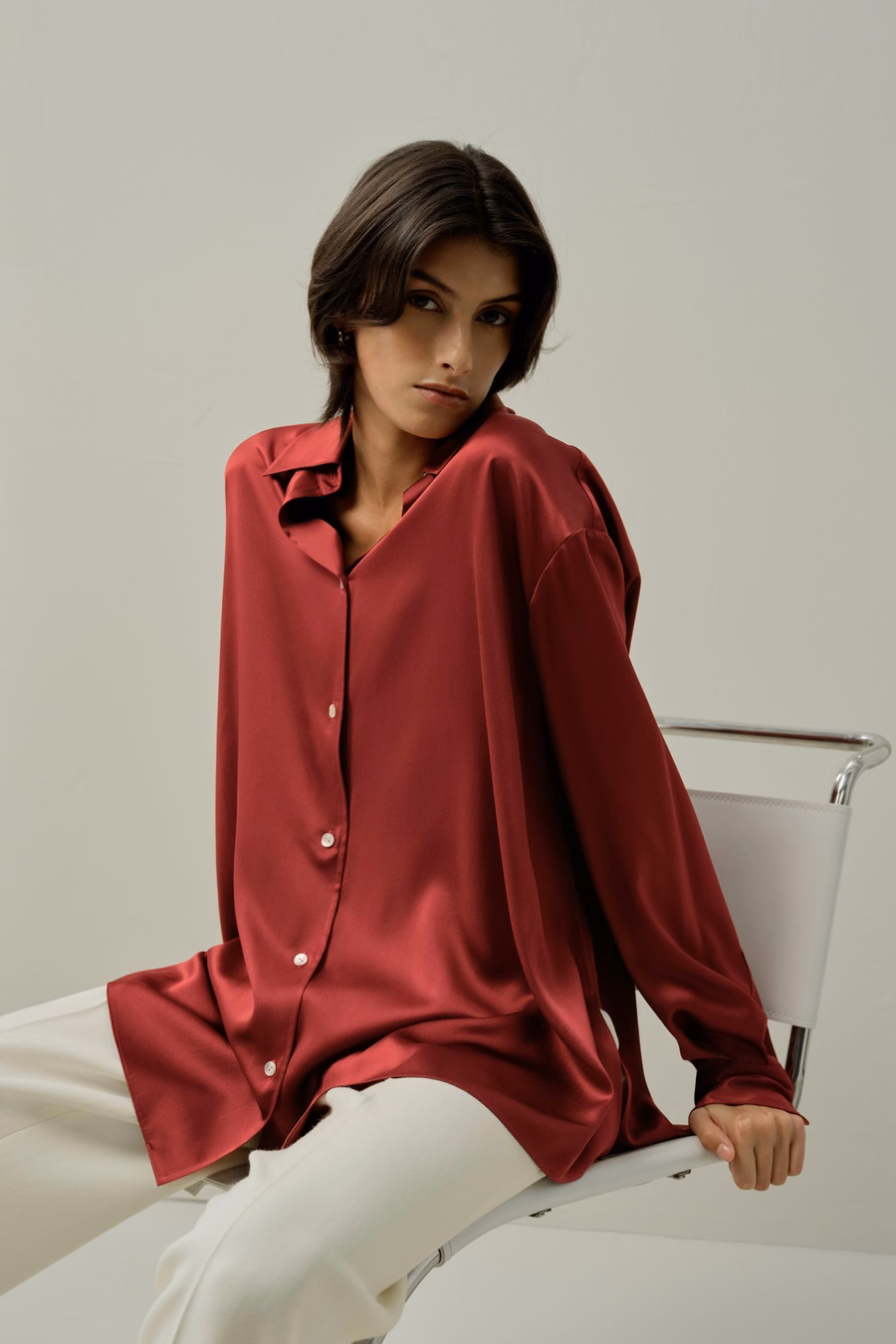 Scarlet Oversize Seidenhemd