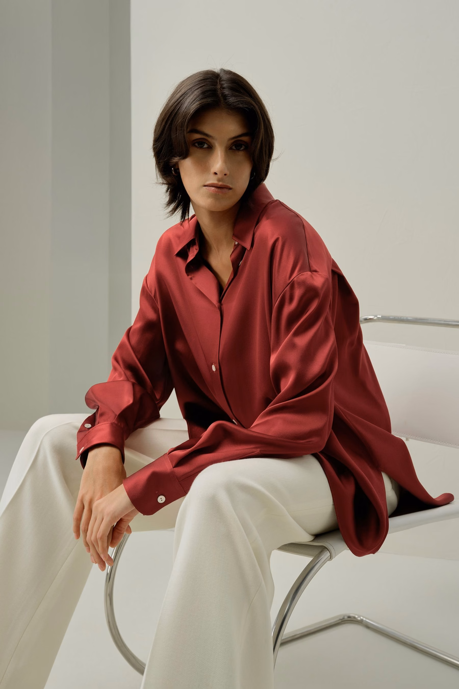 Scarlet Oversize Seidenhemd