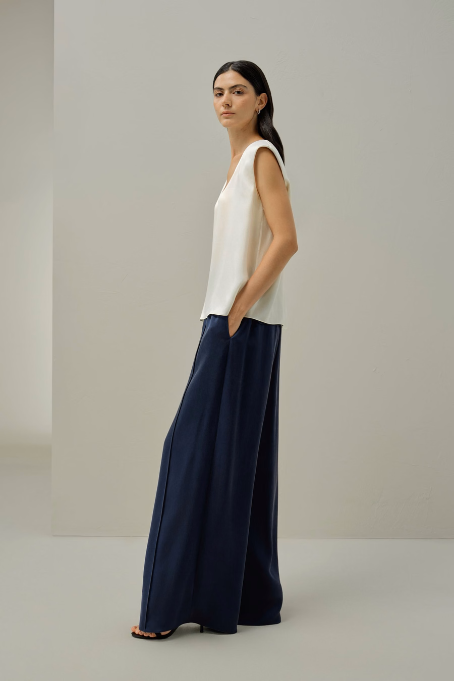 Seidensuede Ärmelloses V-Neck Top