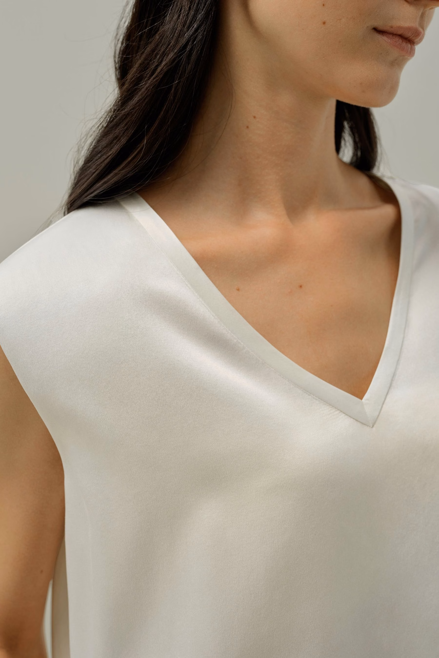 Seidensuede Ärmelloses V-Neck Top