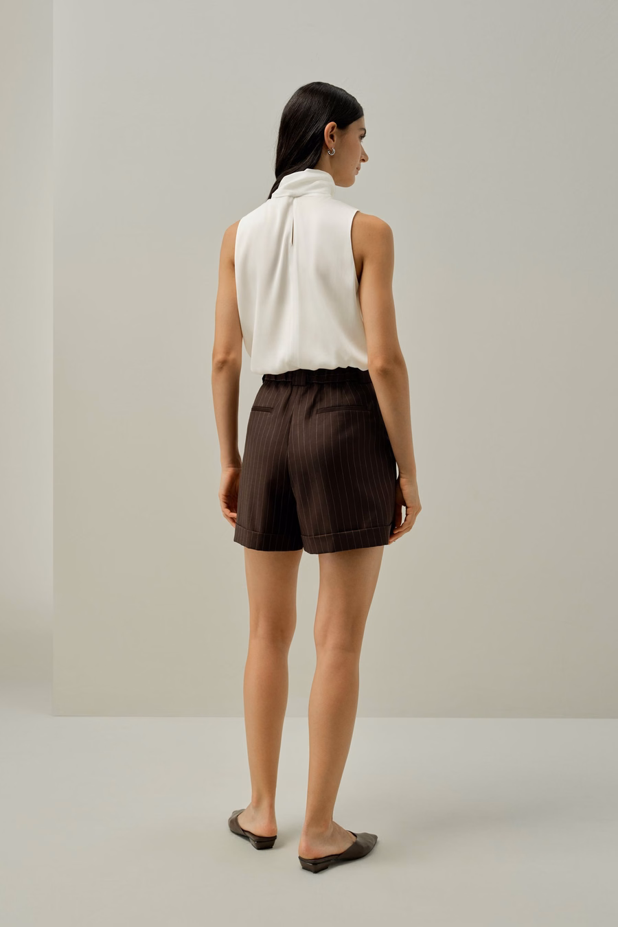 Ärmellose Seidenbluse mit Bindeband