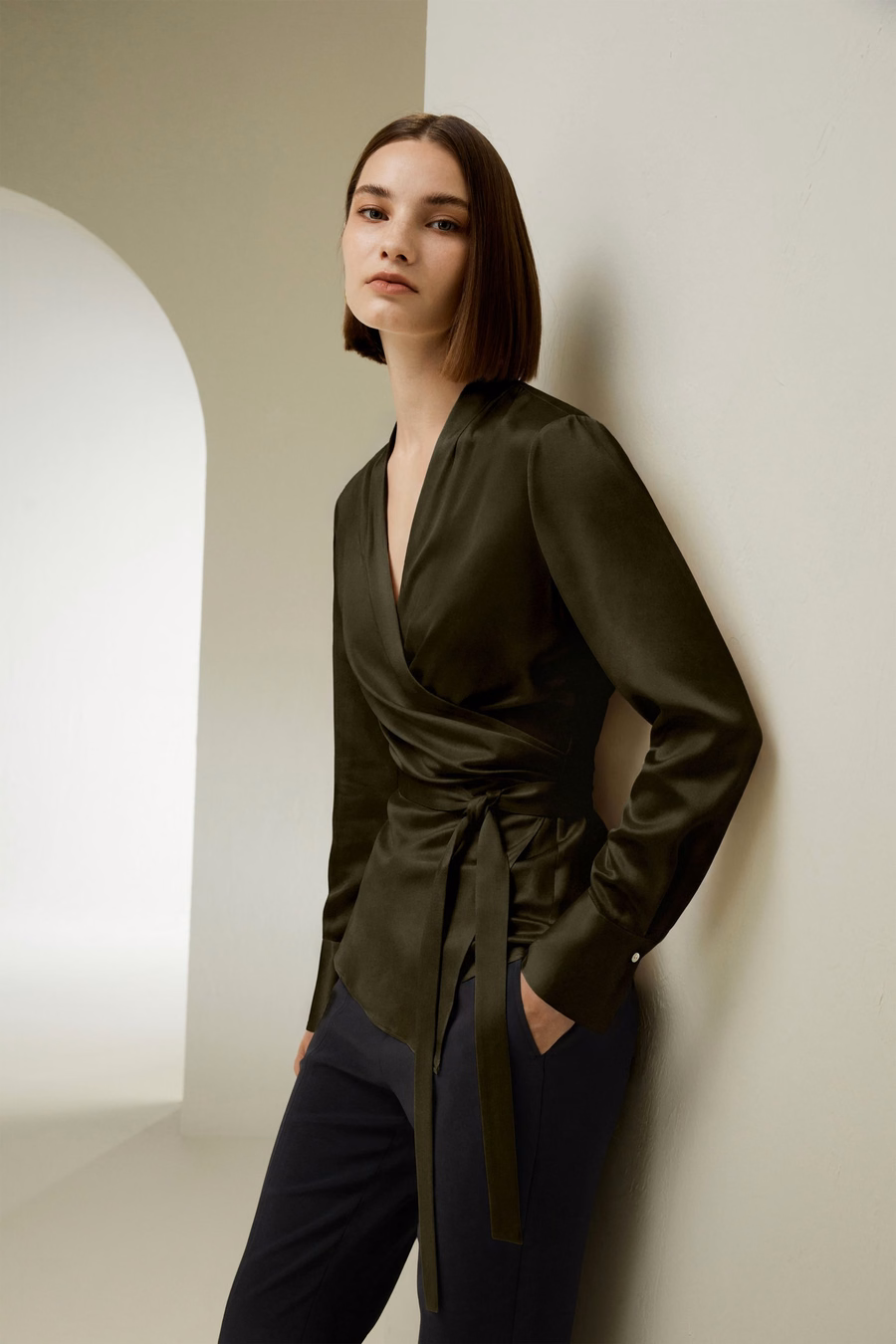Seidige Wickelbluse
