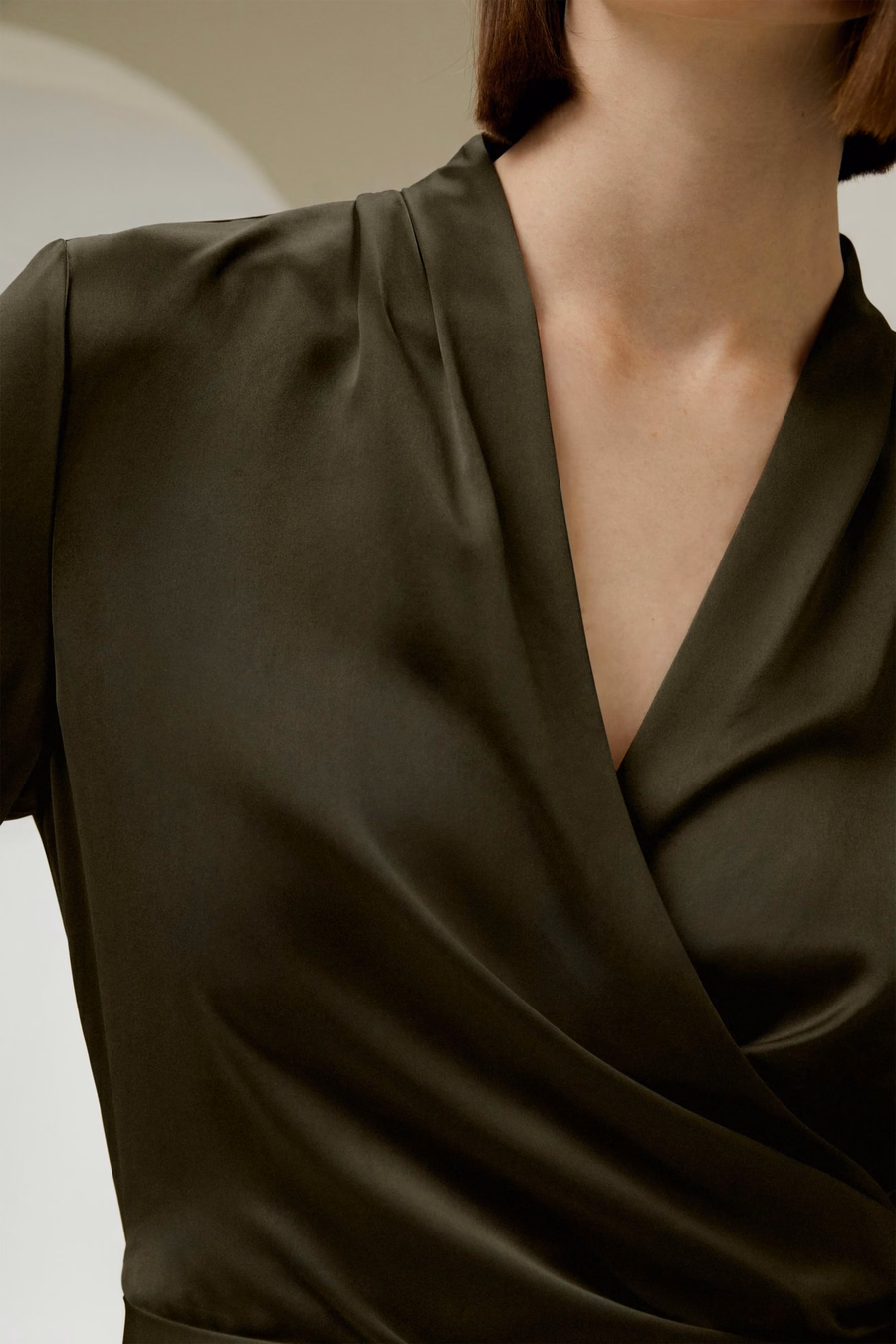 Seidige Wickelbluse