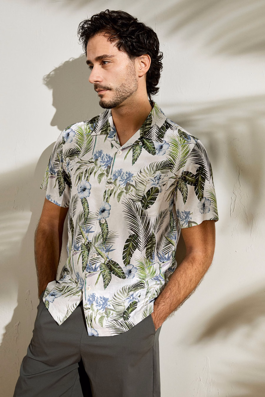 Hawaiianisches Kreuzfahrt-Tropenhemd