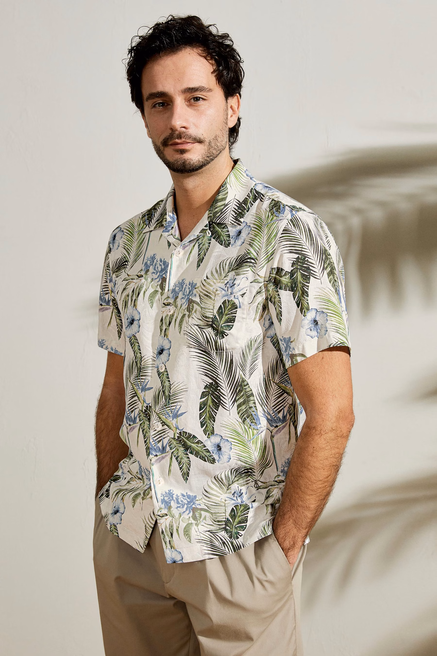 Hawaiianisches Kreuzfahrt-Tropenhemd