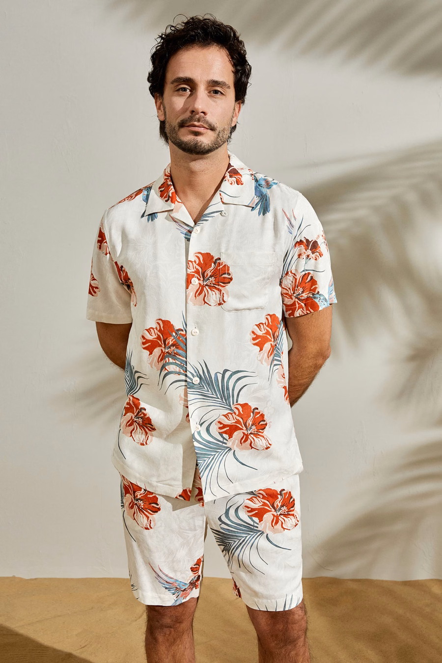 Hawaiianisches Kreuzfahrt-Hibiskushemd