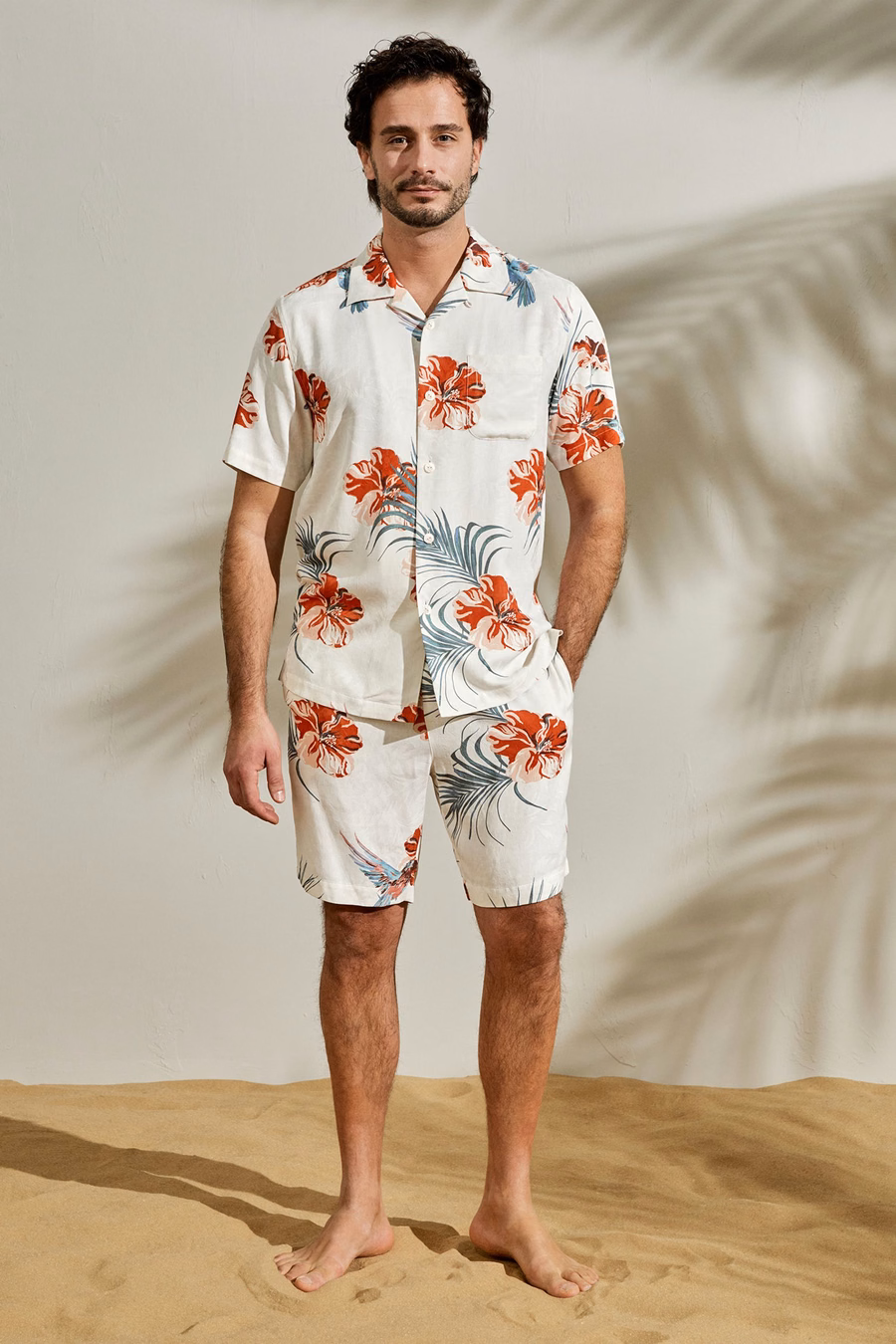 Hawaiianisches Kreuzfahrt-Hibiskushemd