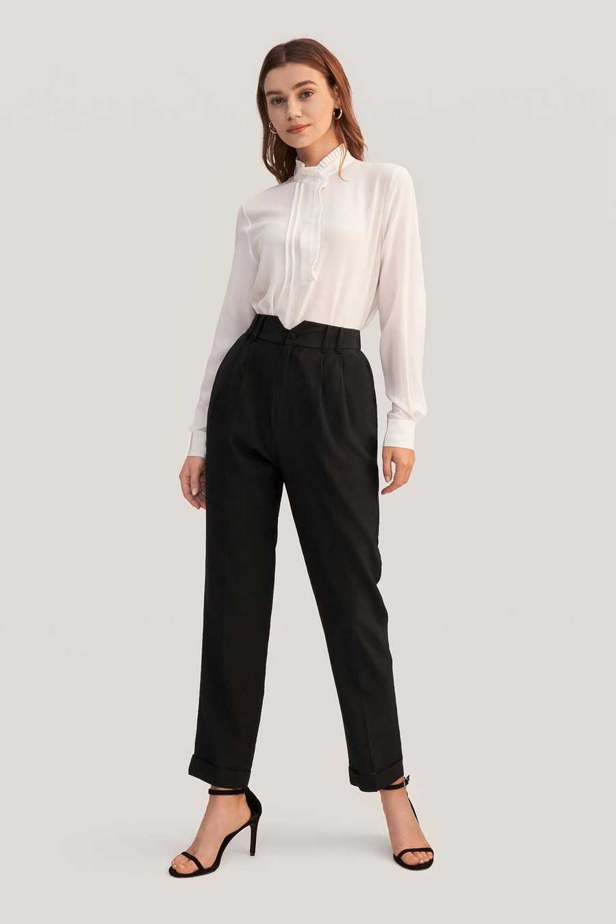 Getaperte Seidenhose mit Bundfalte