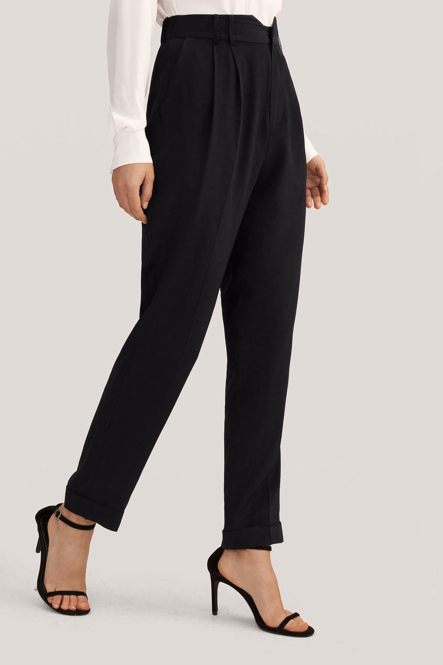 Getaperte Seidenhose mit Bundfalte
