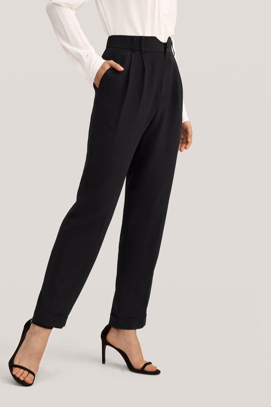 Getaperte Seidenhose mit Bundfalte