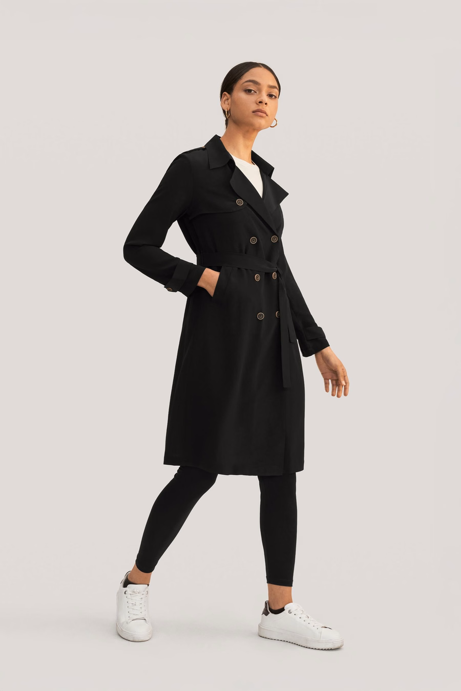 Klassischer doppelt gereihter Seiden-Trenchcoat