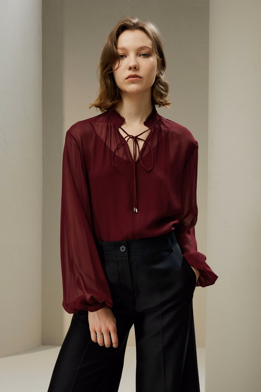 Knotenshirt mit Gummizug-Bluse aus Georgette