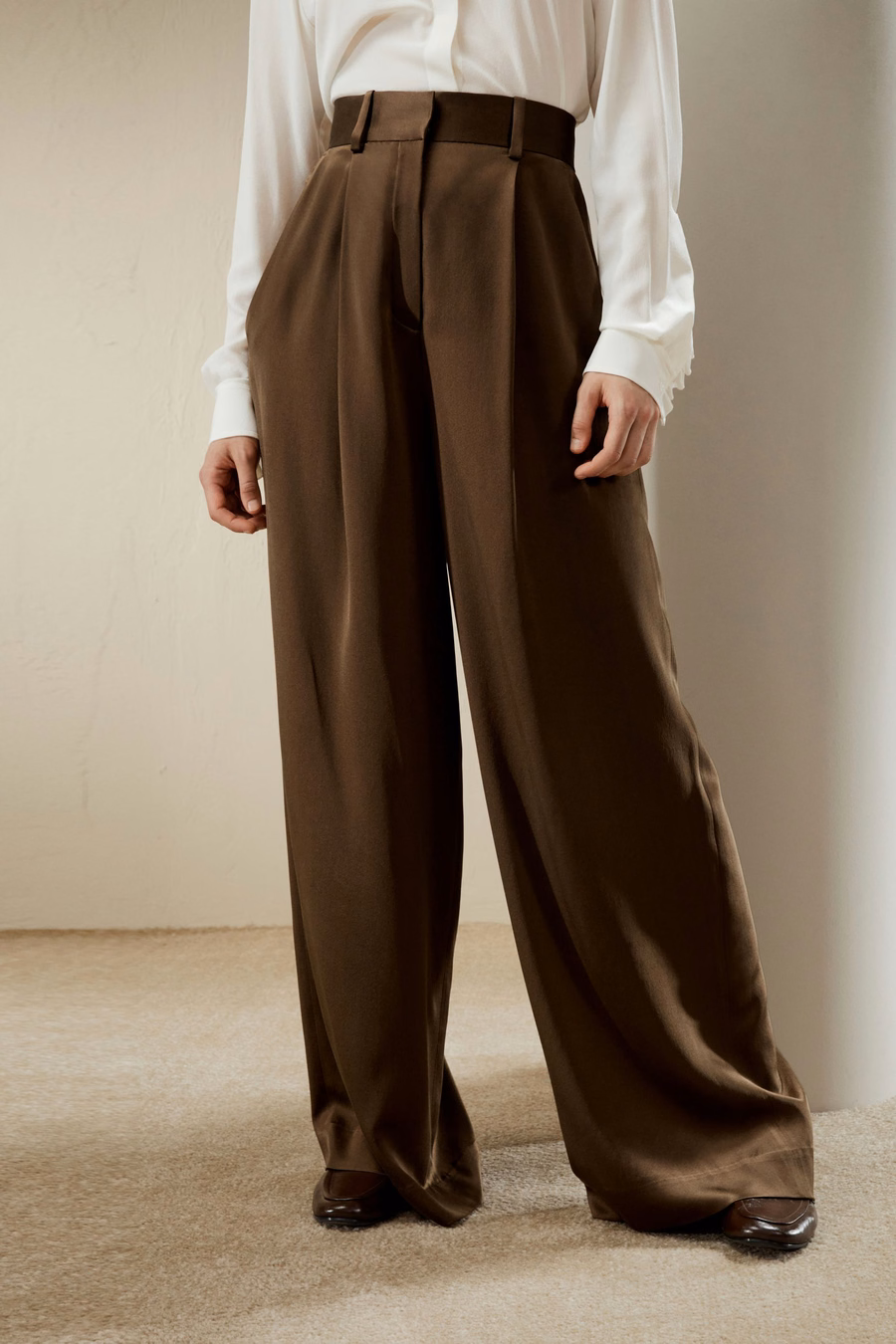 Hochtaillierte, weite, dichte Seidenhose