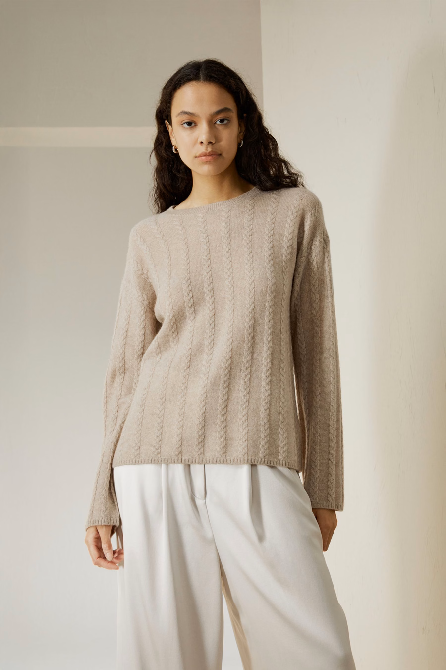 Semi-durchsichtiger Kabelstrick-Kaschmirpullover