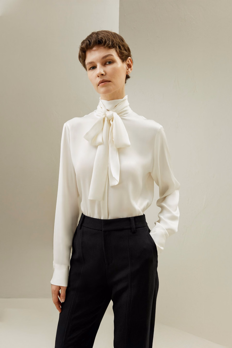 Seiden-Turtleneck-Ribbon-Bluse