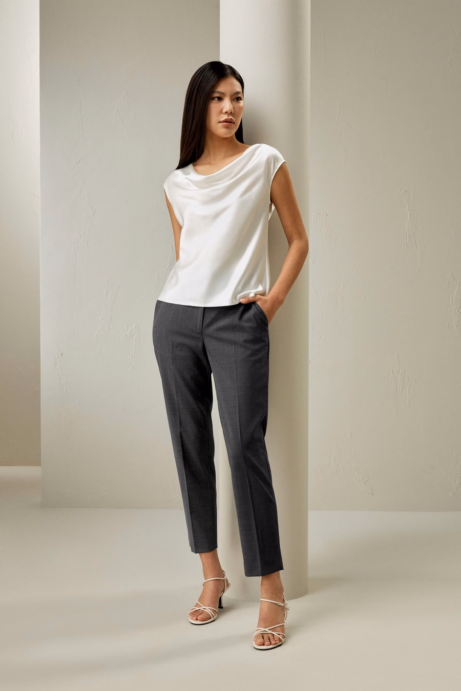 Seiden-Charméuse-Top mit Cowl-Neck