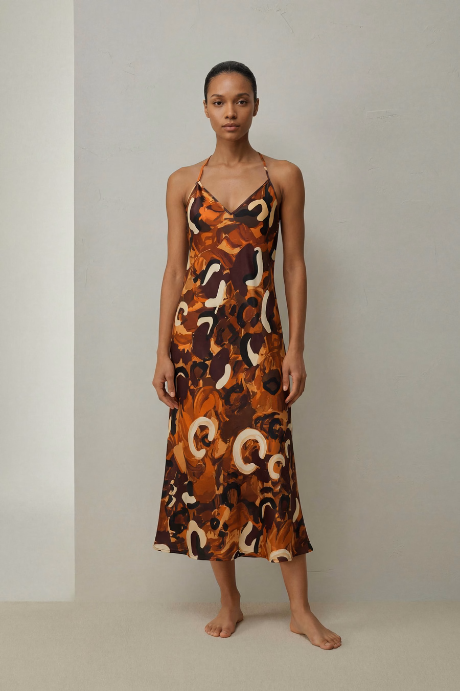 Minimalistisches Seidenprint-Maxikleid