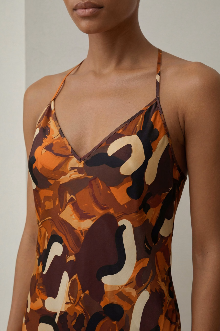 Minimalistisches Seidenprint-Maxikleid