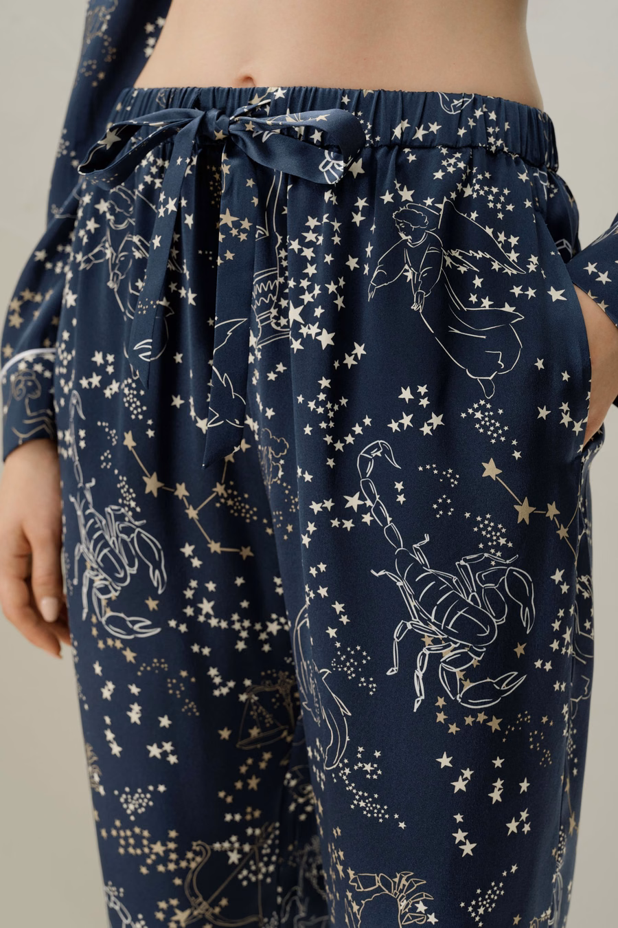 Skorpion-Zodiac Klassisches Seidenpyjama-Set
