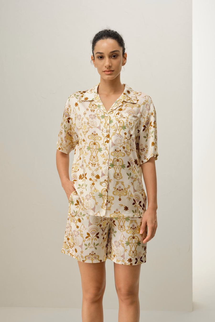 Steinbock-Zeichen Kurzes Seidensatin-Pyjama-Set