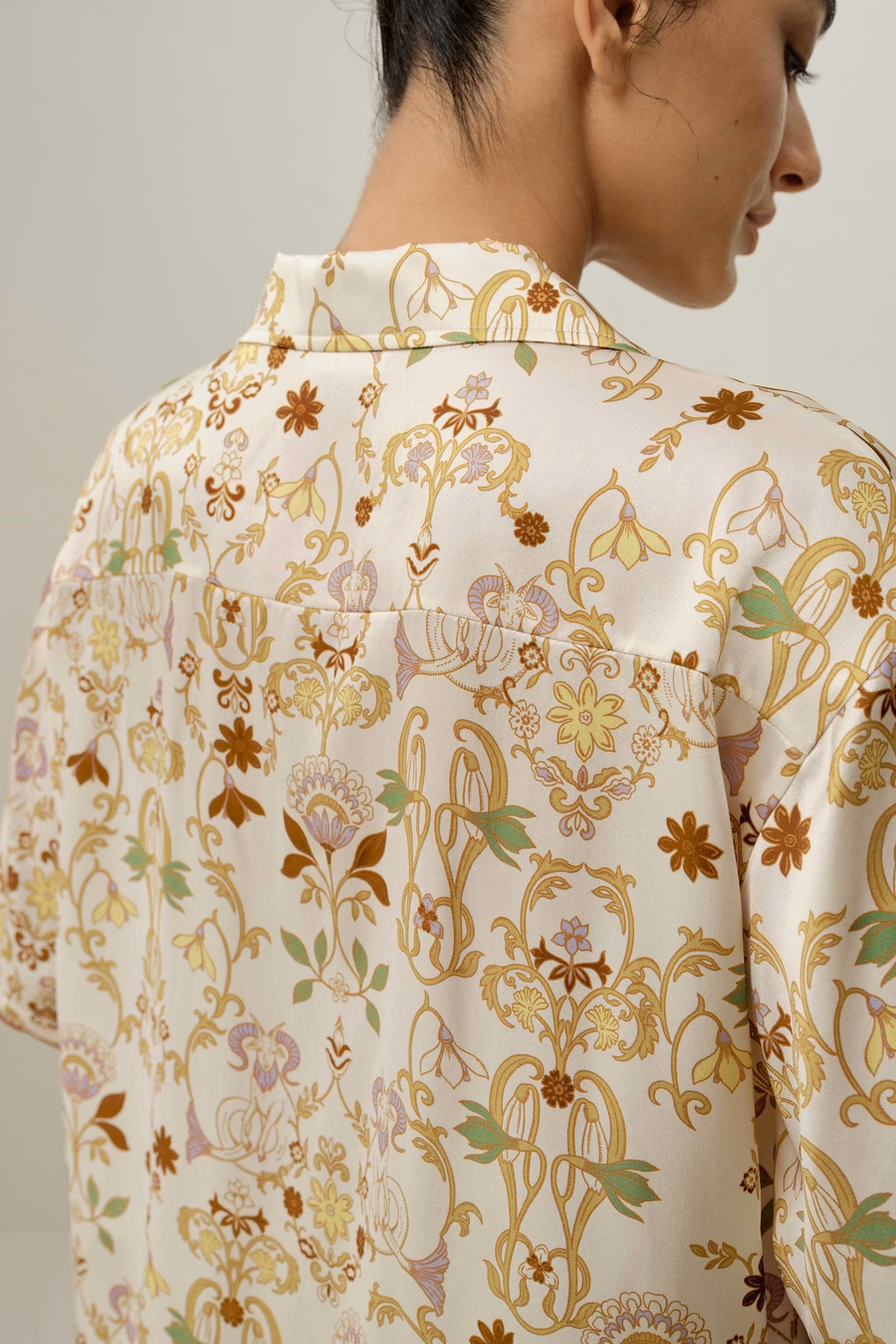 Steinbock-Zeichen Kurzes Seidensatin-Pyjama-Set