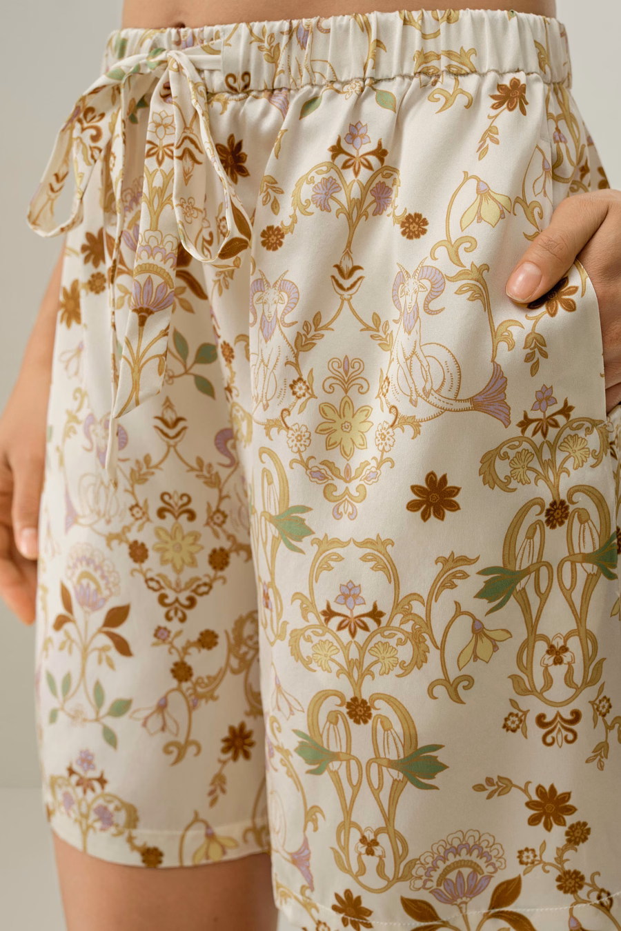 Steinbock-Zeichen Kurzes Seidensatin-Pyjama-Set