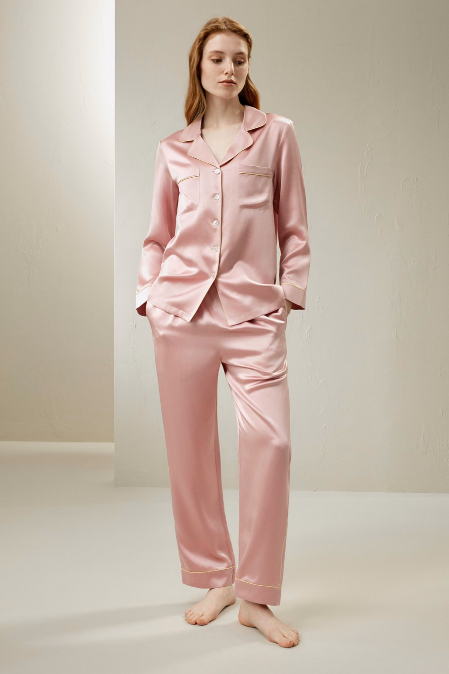 Gold-Piping Seiden-Pyjama-Set