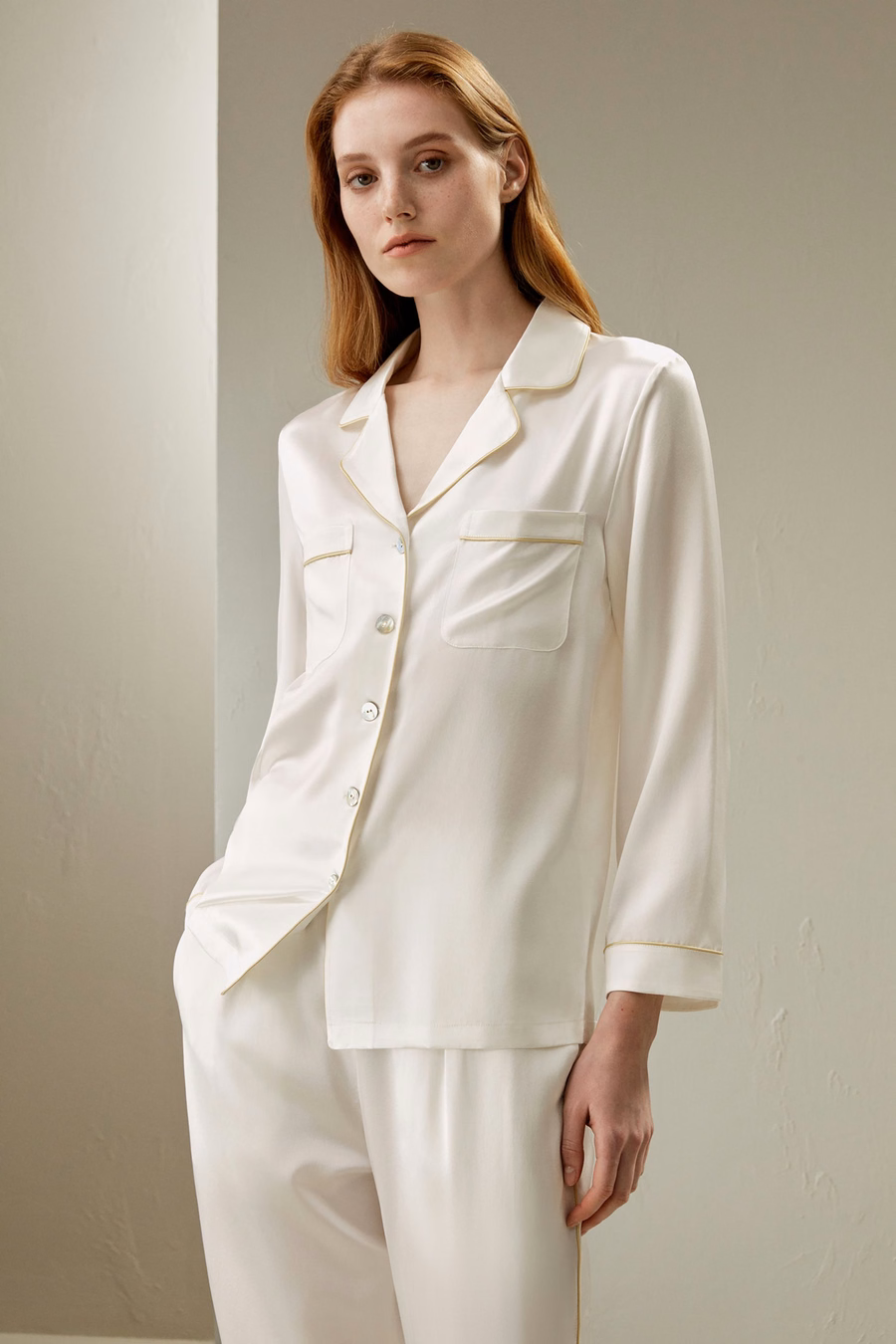 Gold-Piping Seiden-Pyjama-Set