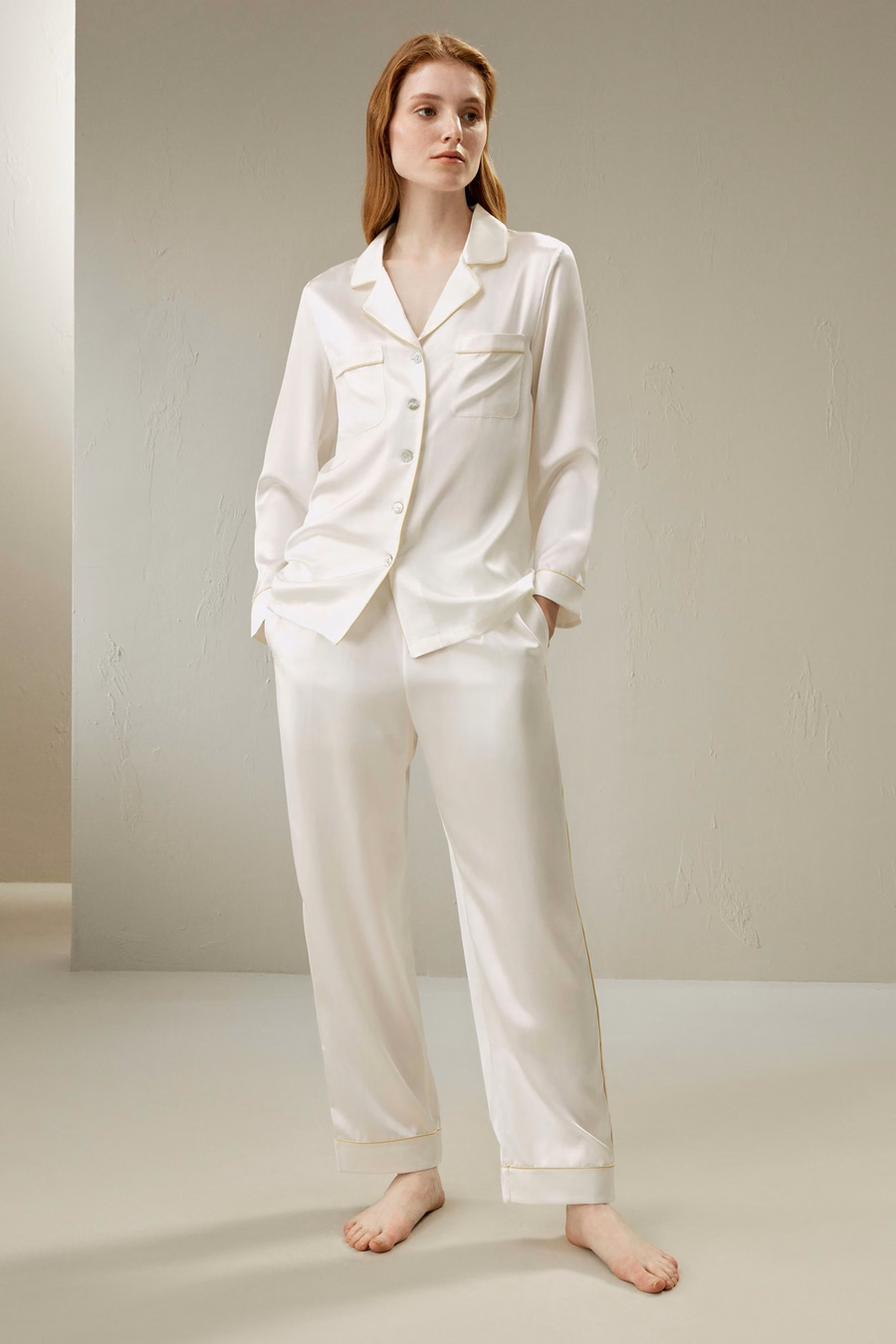 Gold-Piping Seiden-Pyjama-Set
