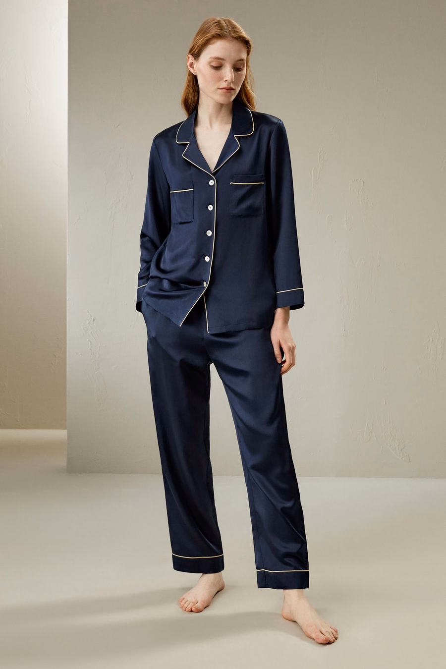 Gold-Piping Seiden-Pyjama-Set