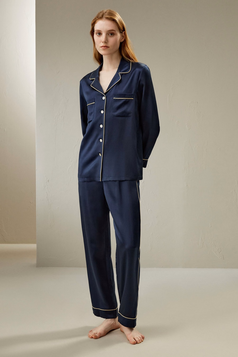 Gold-Piping Seiden-Pyjama-Set